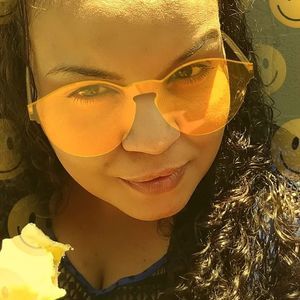 Meet your Posher, Larissa marie